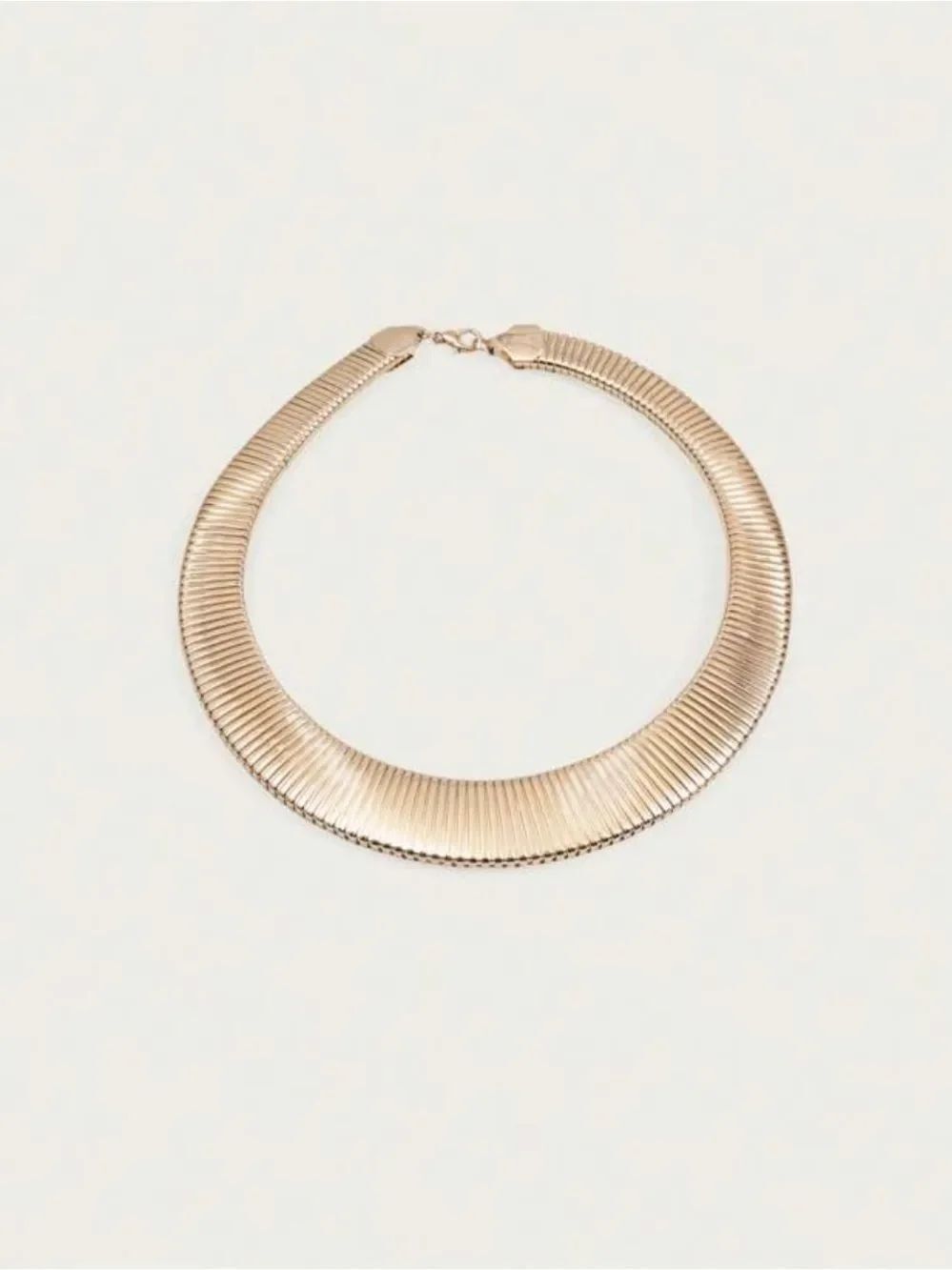 Gold Ribbed Collar Necklace R707 - Picture 3 of 3